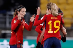 比赛规则变更首场状态出色，西班牙队观众沸腾！，莎拉波娃重返赛场全场沸腾不已的简单介绍